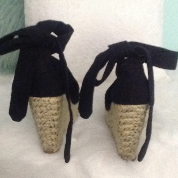 Black wedge Sandal with sliver studs  size 6 - Picture 4 of 4